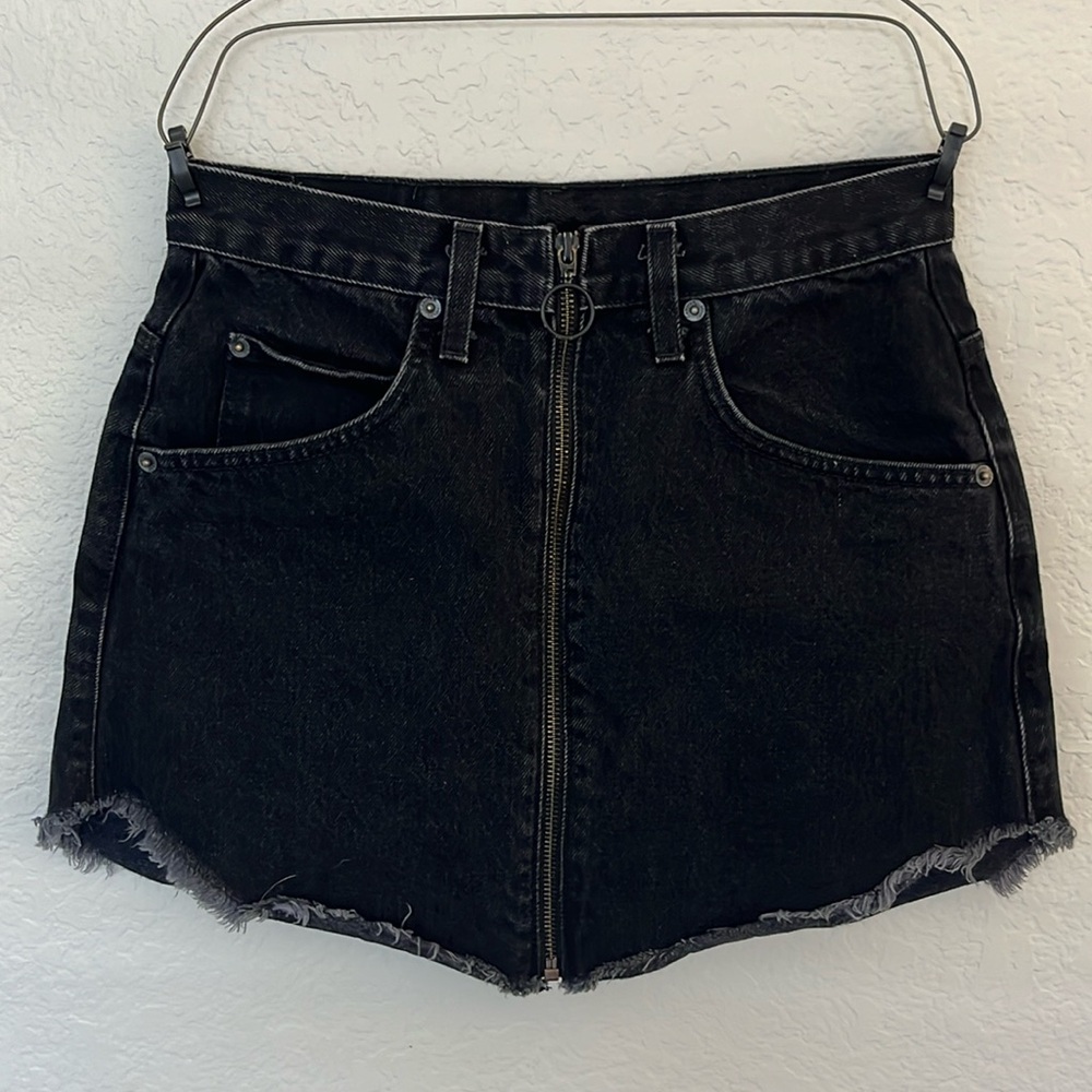 Carmar Los Angeles 100% cotton black denim mini skirt-zippered front size 27